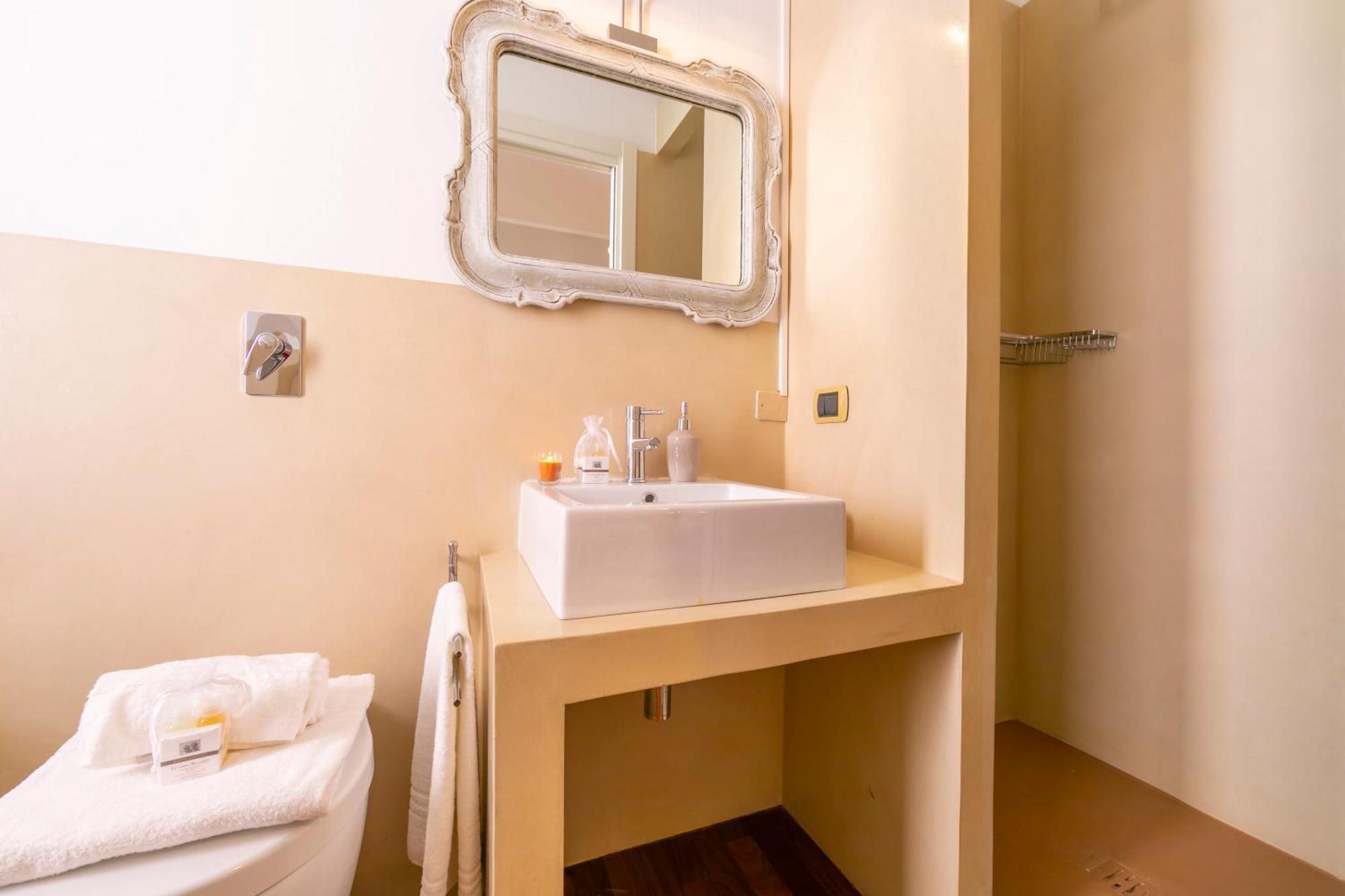 לבנו Appartamento Il Golfo Lake View - Happy Rentals מראה חיצוני תמונה